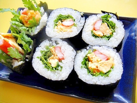 春菊とカニカマ卵の巻き寿司